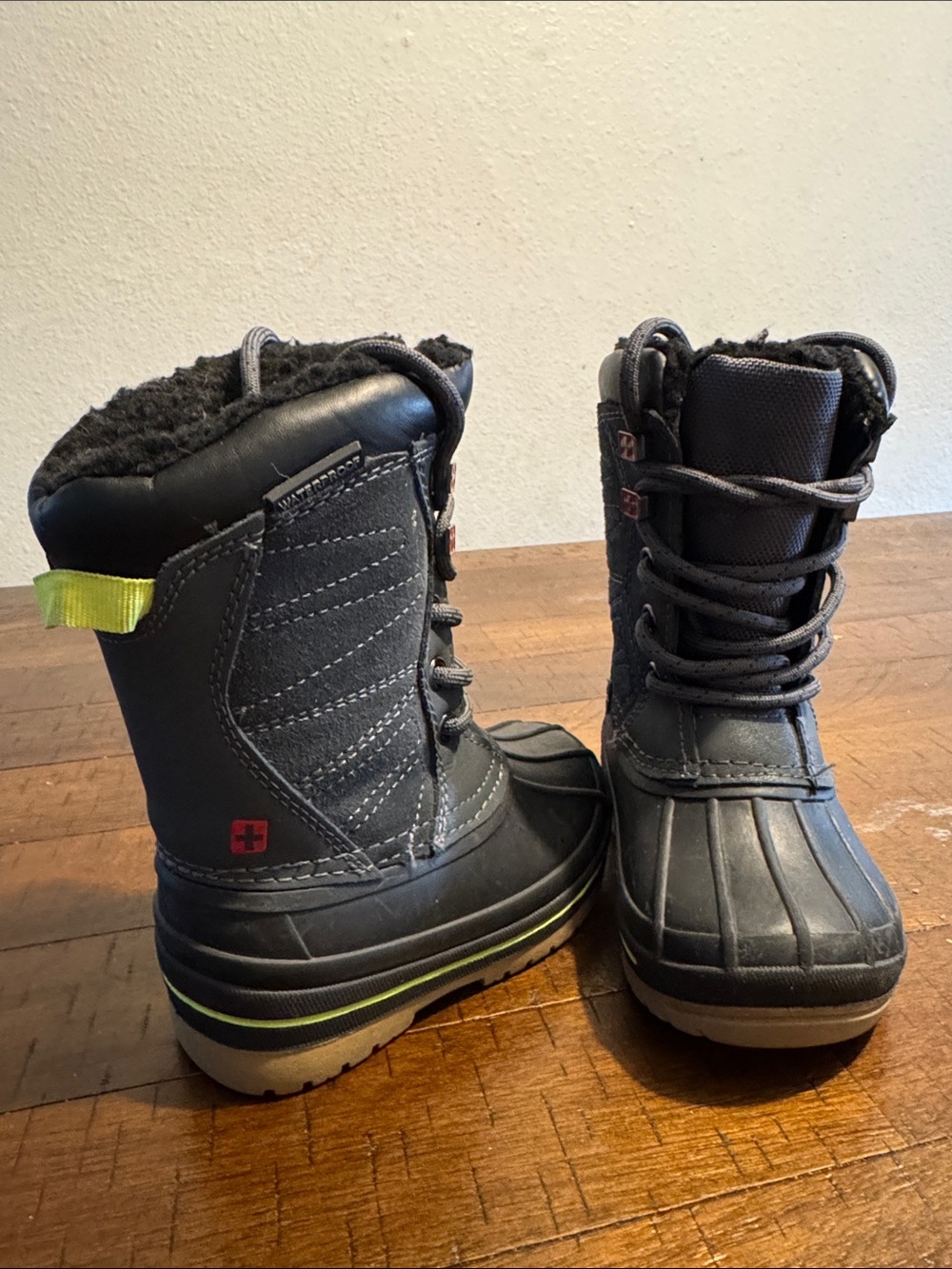Kids SwissTech Winter Boots - Black with Lime Accent Toddler 7 EUC